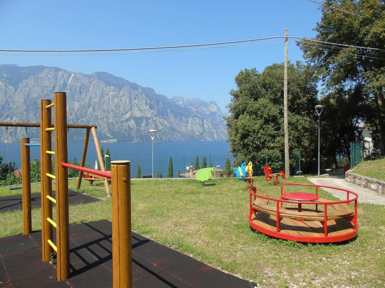 Finestra Sul Lago Malcesine Apt Riva Buitenkant foto