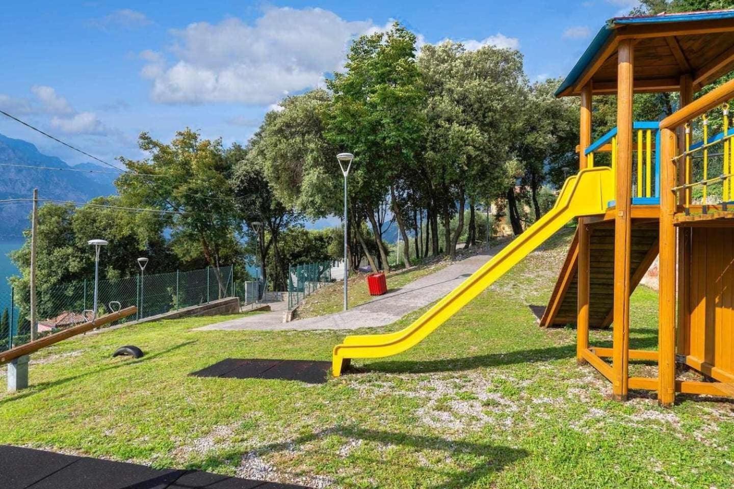 Finestra Sul Lago Malcesine Apt Riva Buitenkant foto