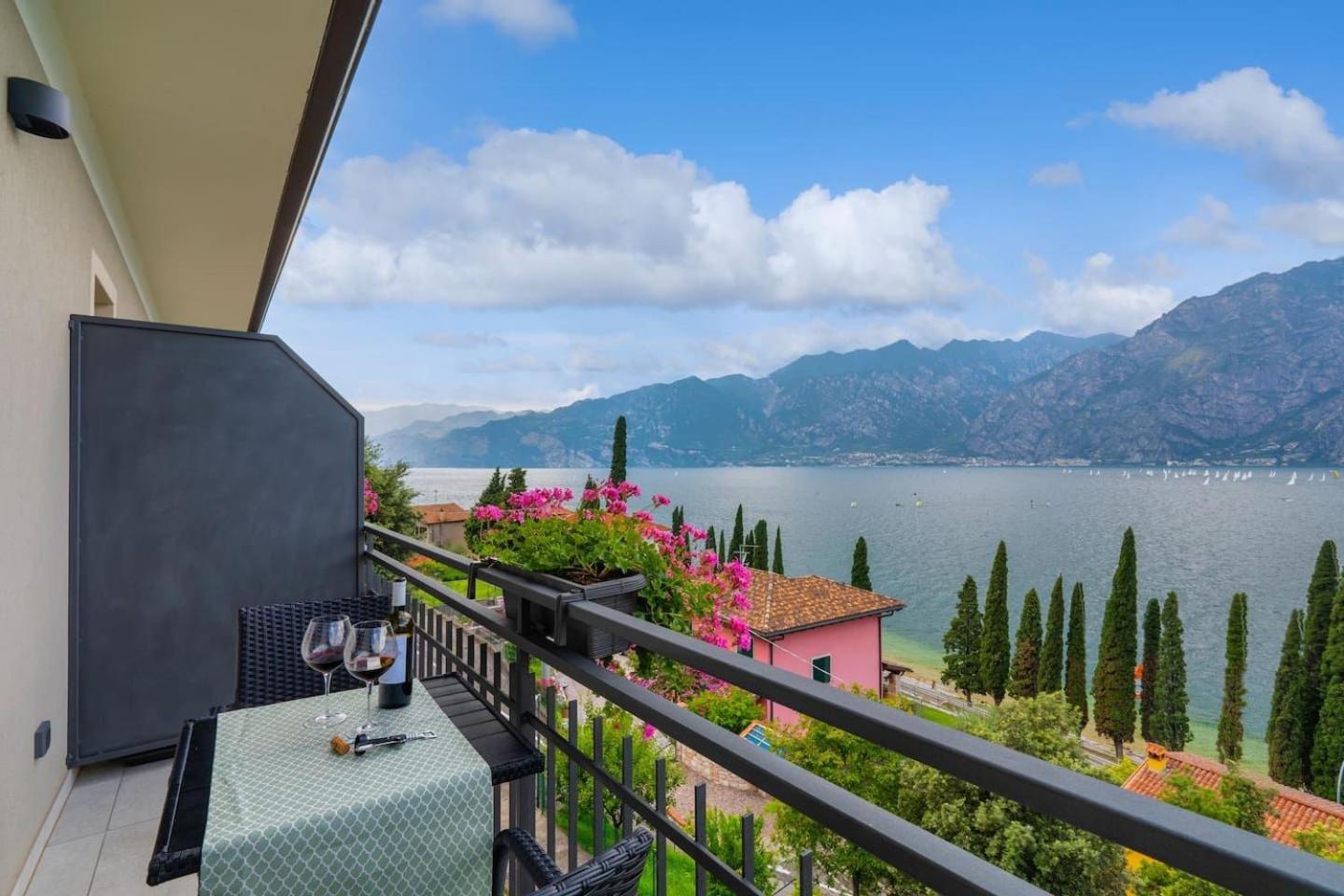Finestra Sul Lago Malcesine Apt Riva Buitenkant foto