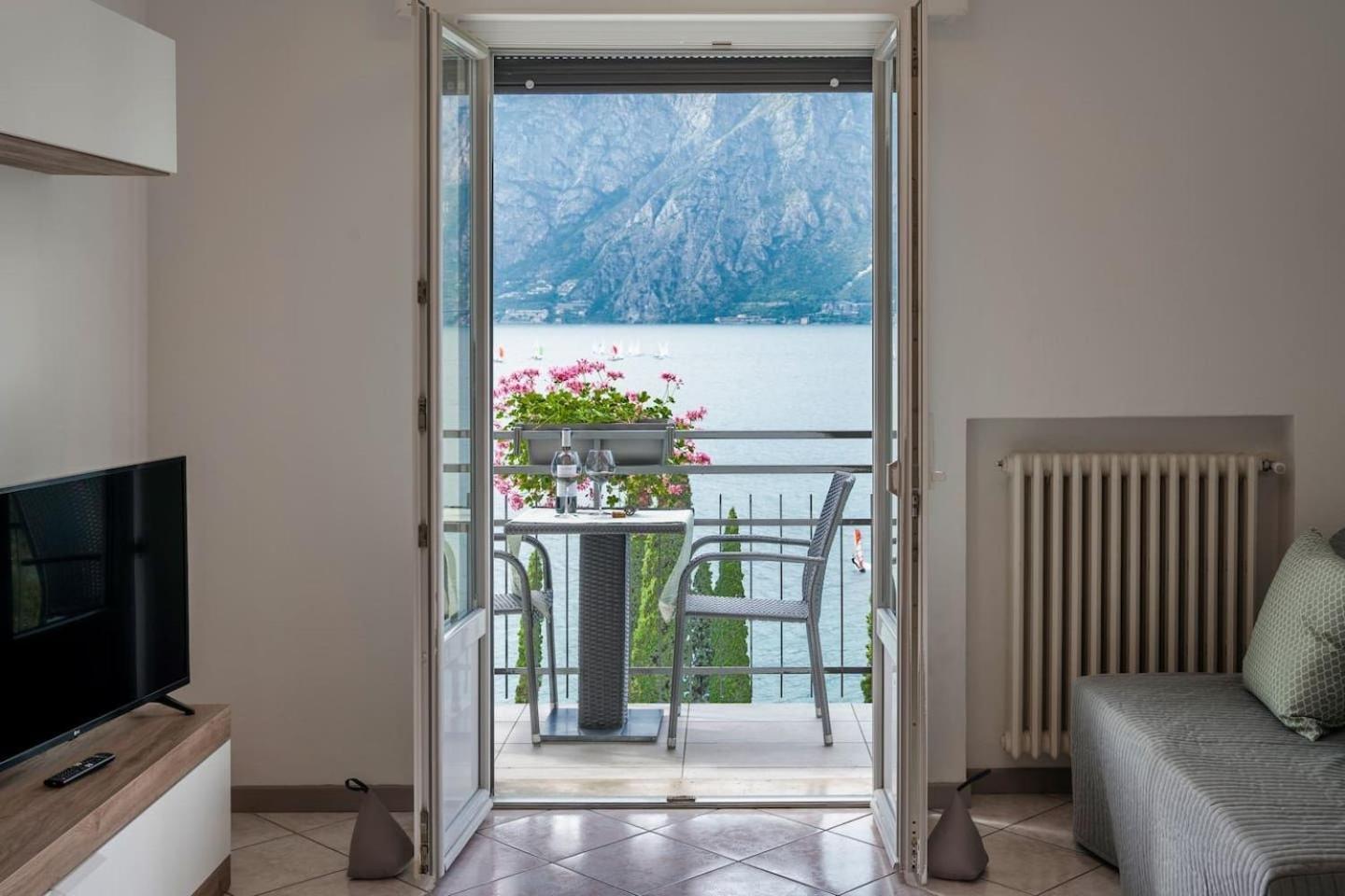 Finestra Sul Lago Malcesine Apt Riva Buitenkant foto