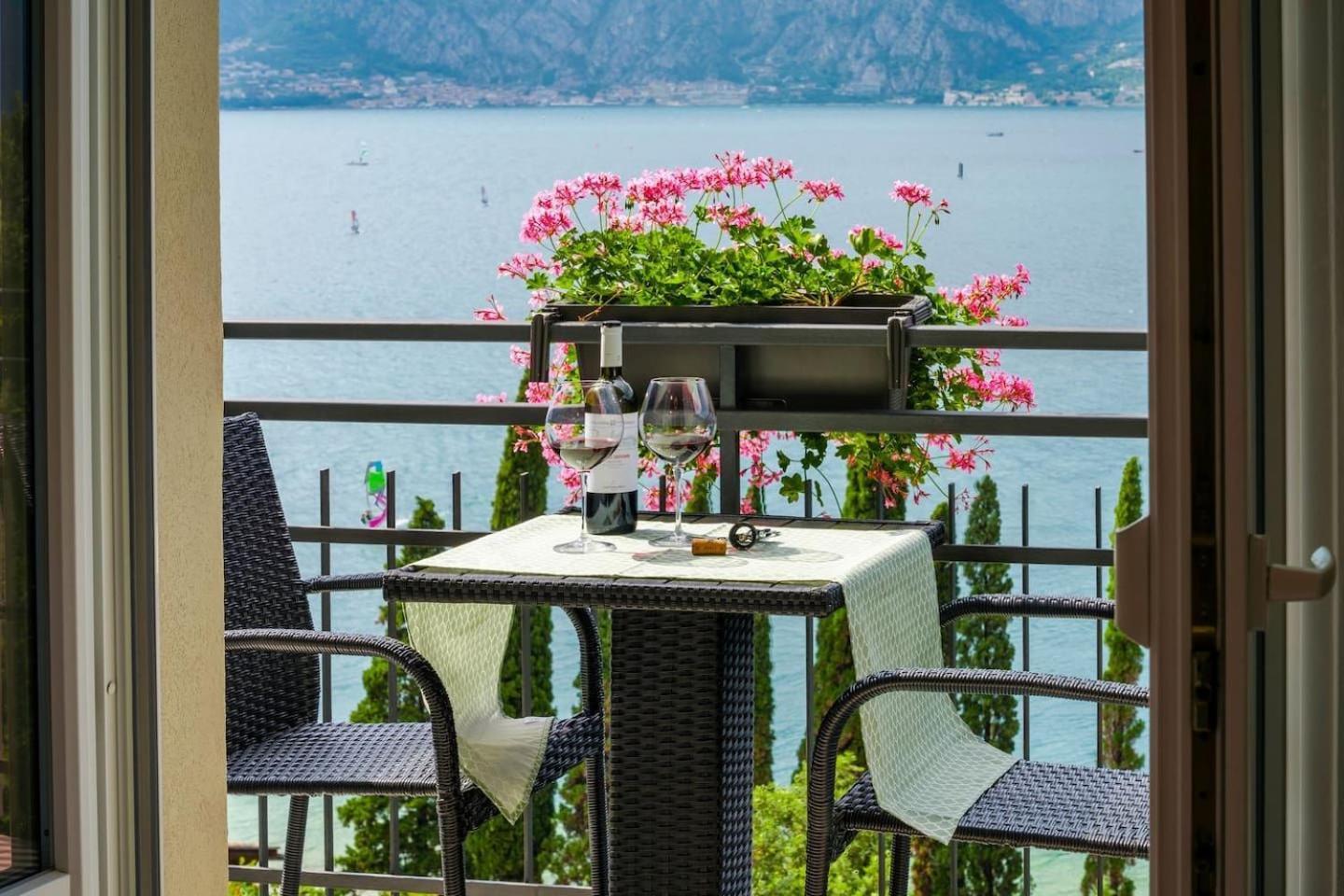 Finestra Sul Lago Malcesine Apt Riva Buitenkant foto